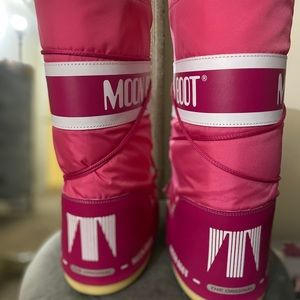 Nylon Moon Boots (gently worn)